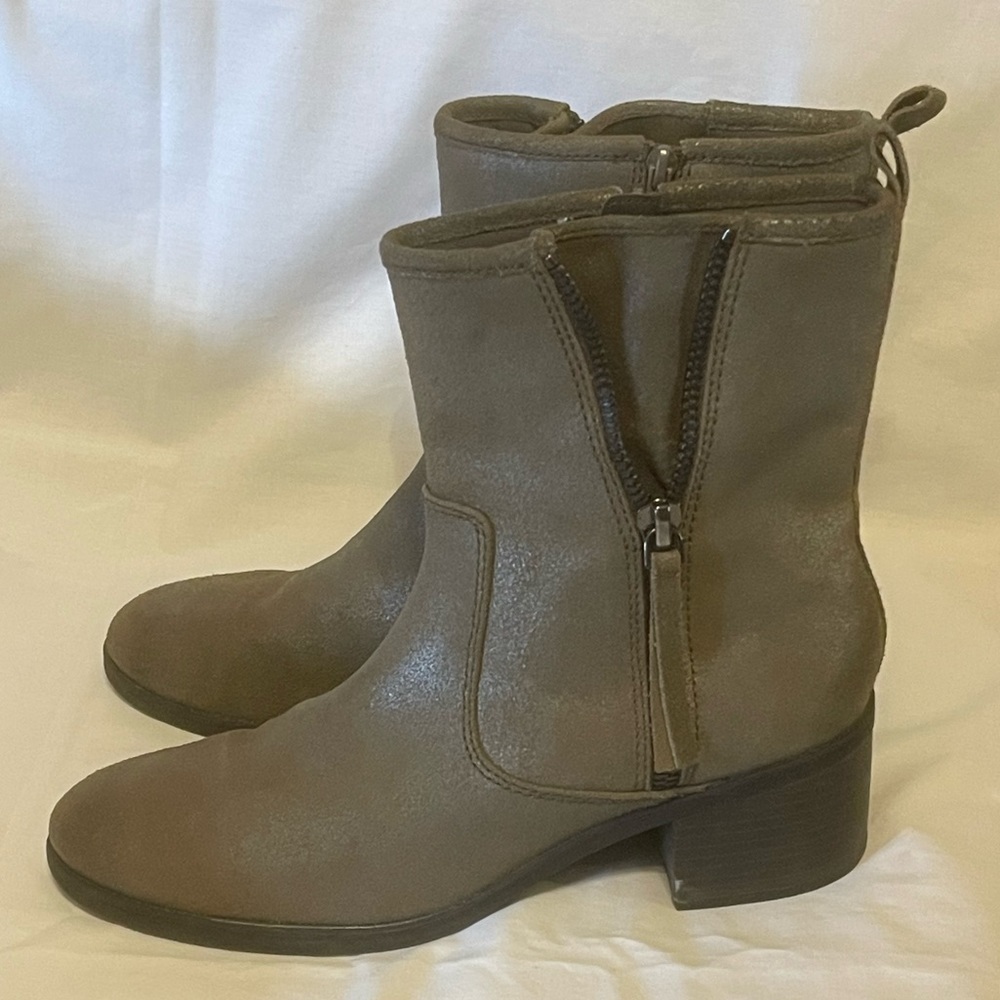 CLARKS Nevella Devon Metallic Taupe Leather Zip Ankle Boots Size 11